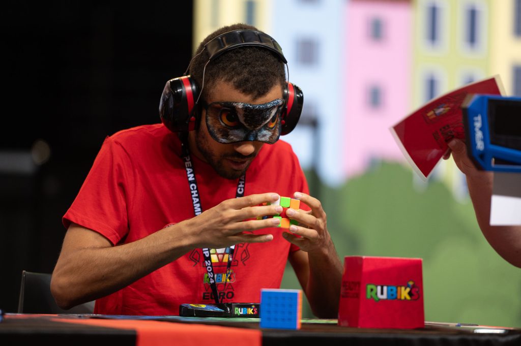 rubiks-kub-em-2024-pamplona-daniel-wallin-final-3x3-med-ögonbindel